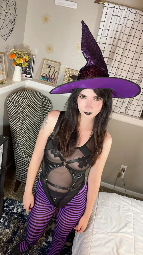 Forget my broom…I want to ride you instead😉 [F]