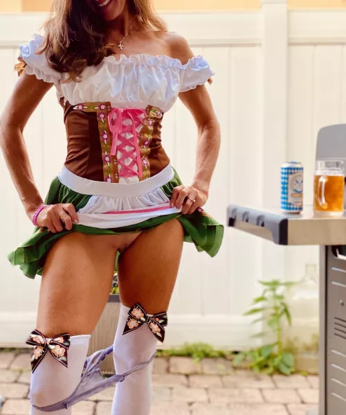 Fun little drinking game with your friendly neighborhood beer wench / milf.