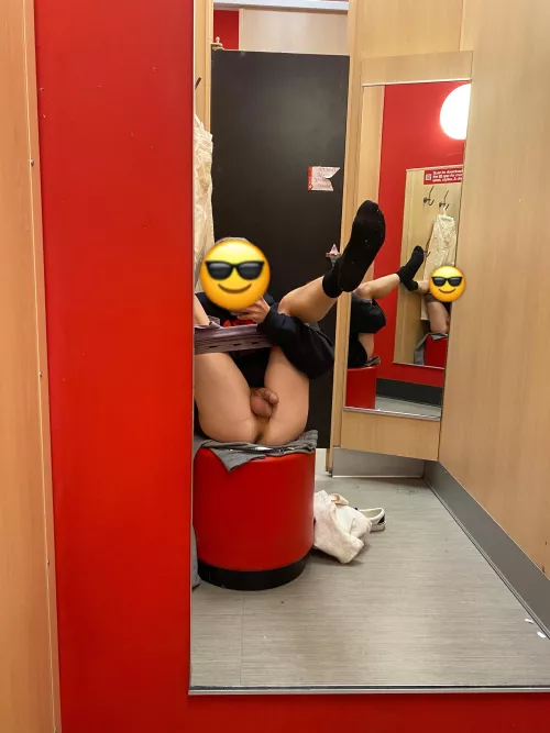 Got freaky in the changing room (sorry for bad quality) I’m new to this public stuff 🫣