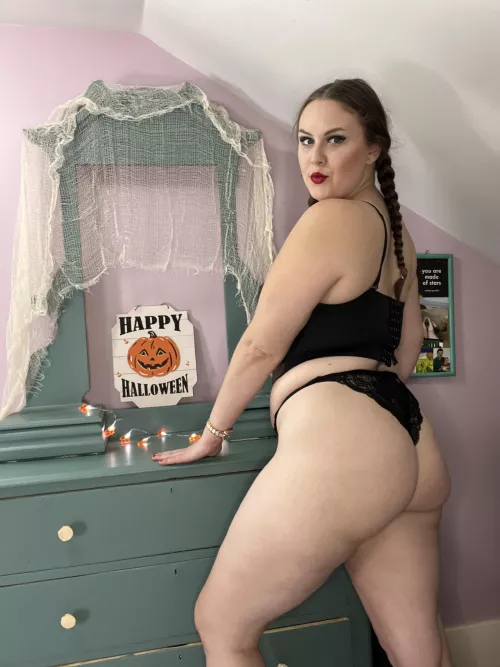 Happy Spooky Season 🖤