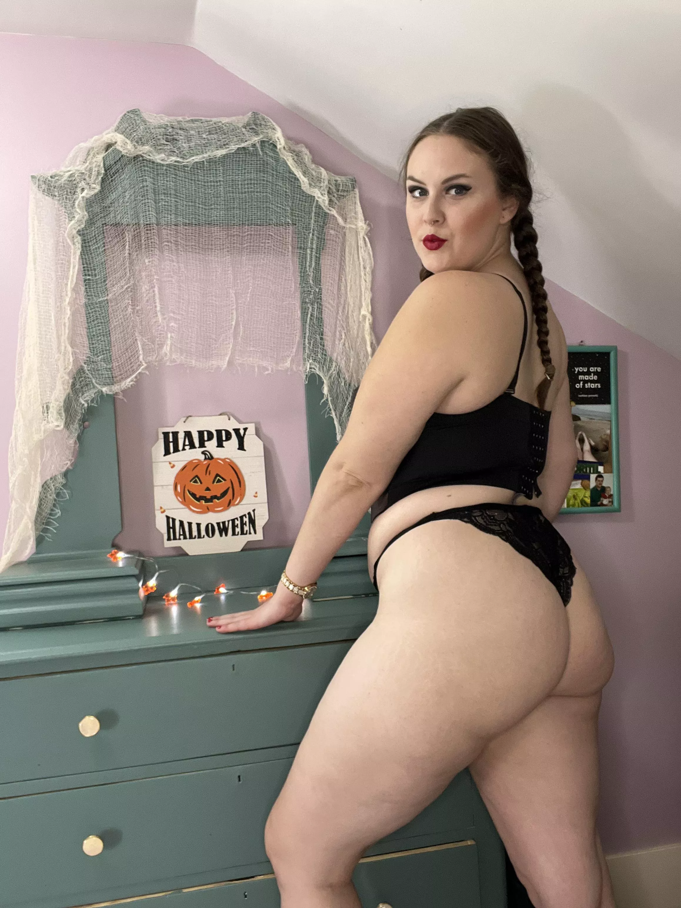 Happy Spooky Season 🖤