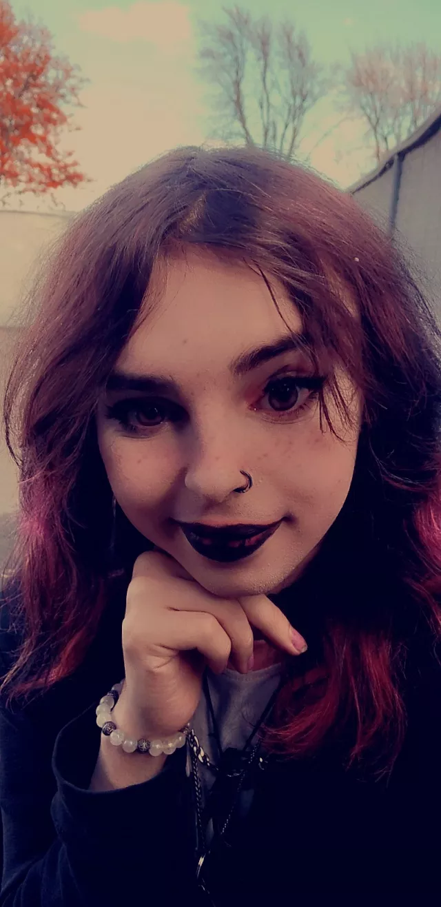 Here's a remember that you are beautiful and appreciated 🖤🖤🖤🖤