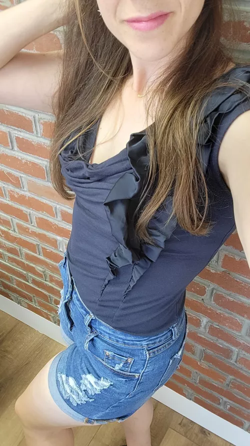 Hot Milf trading, open to BWC. Tele Motokyle89