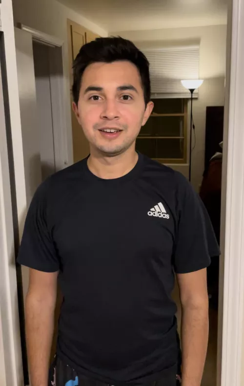 How old would you think I am if you saw me walking on the streets? Honest answers! And don’t cheat by looking at my profile description ☺️