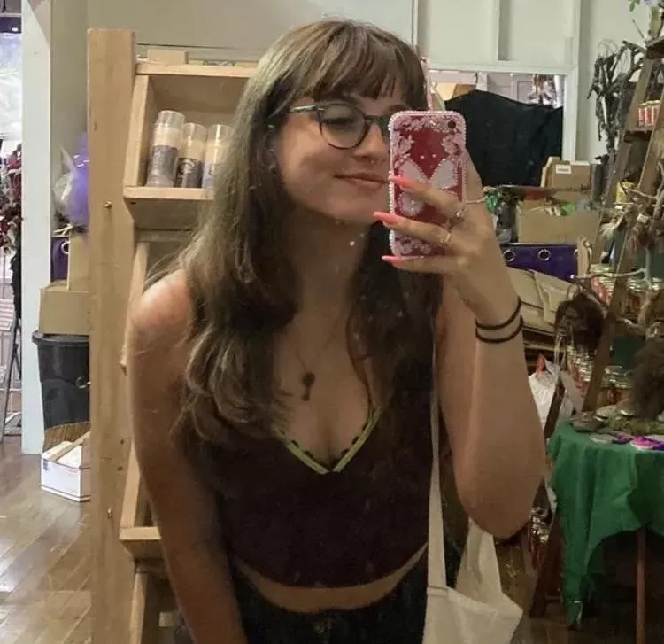 I need some friends tribbed, DM me with a number 1-23. Only have non nudes sadly