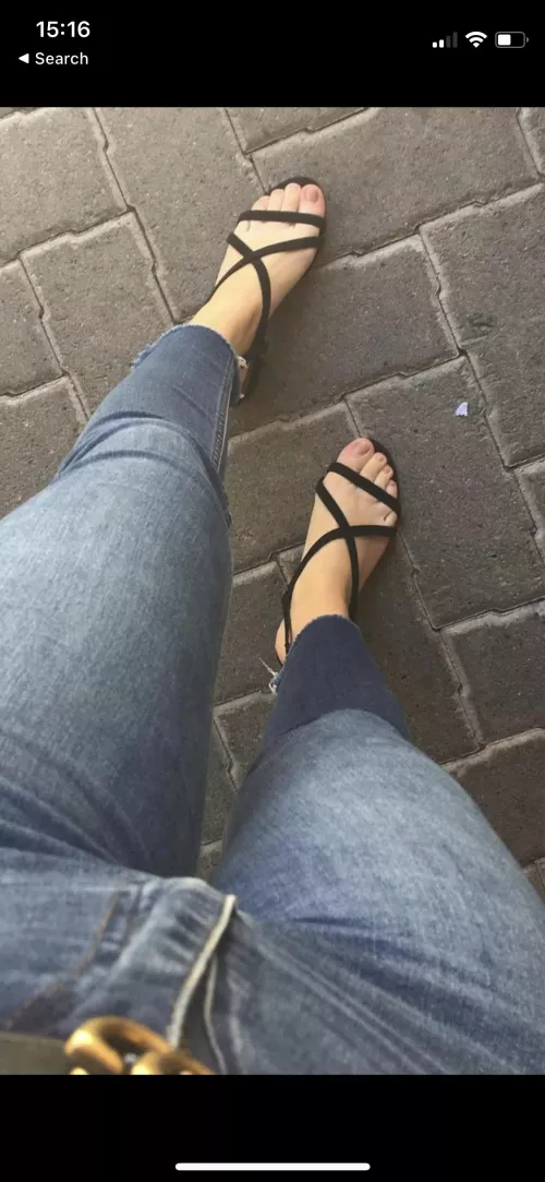 I wear this on our first date. what do you do? 🥰