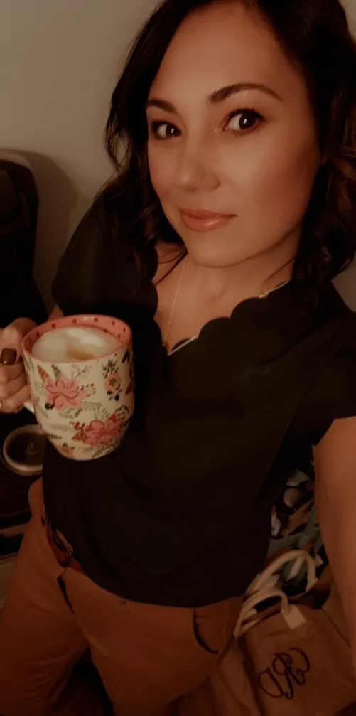 I'm a professional teacher at work but secretly I want to fuck the daddies 🤫💋