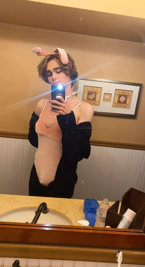 I’m absolutely LOVING the 🐰 costume!