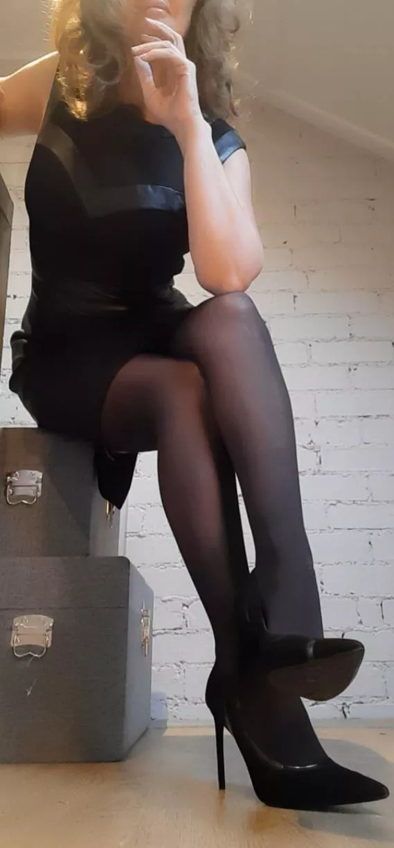 I'm listening, no I don't need a short hand but long fingers shall do 💋