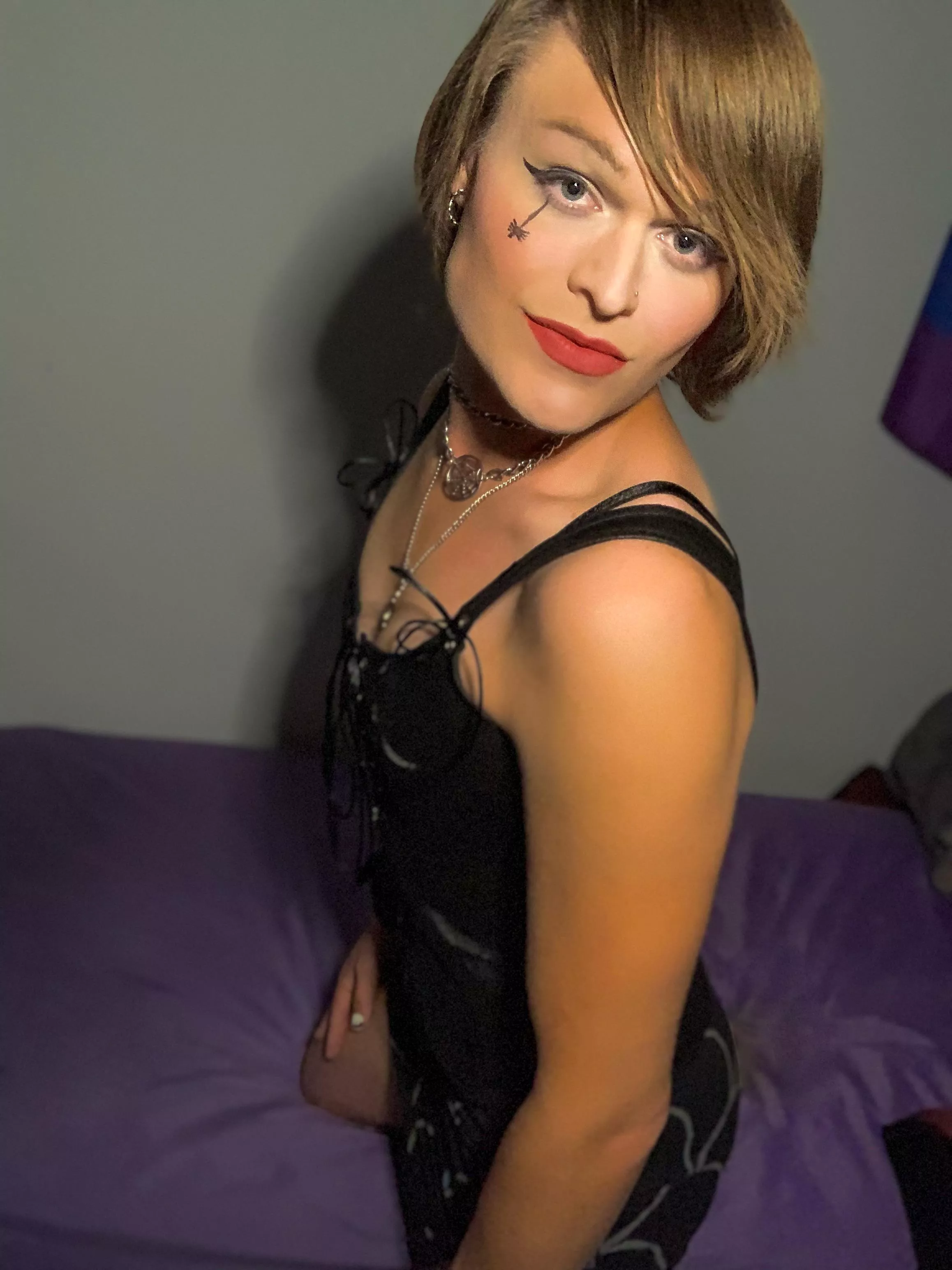 I’m wearing this to go out, where would you take me? 😈😘💋