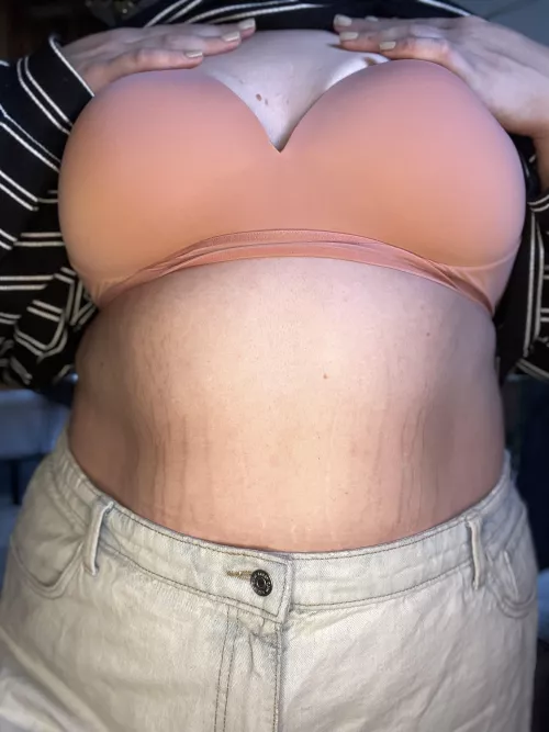 Let’s have some fun today - sexting, customs, live calls, dick/pussy rates, gfe. Whatever you want.