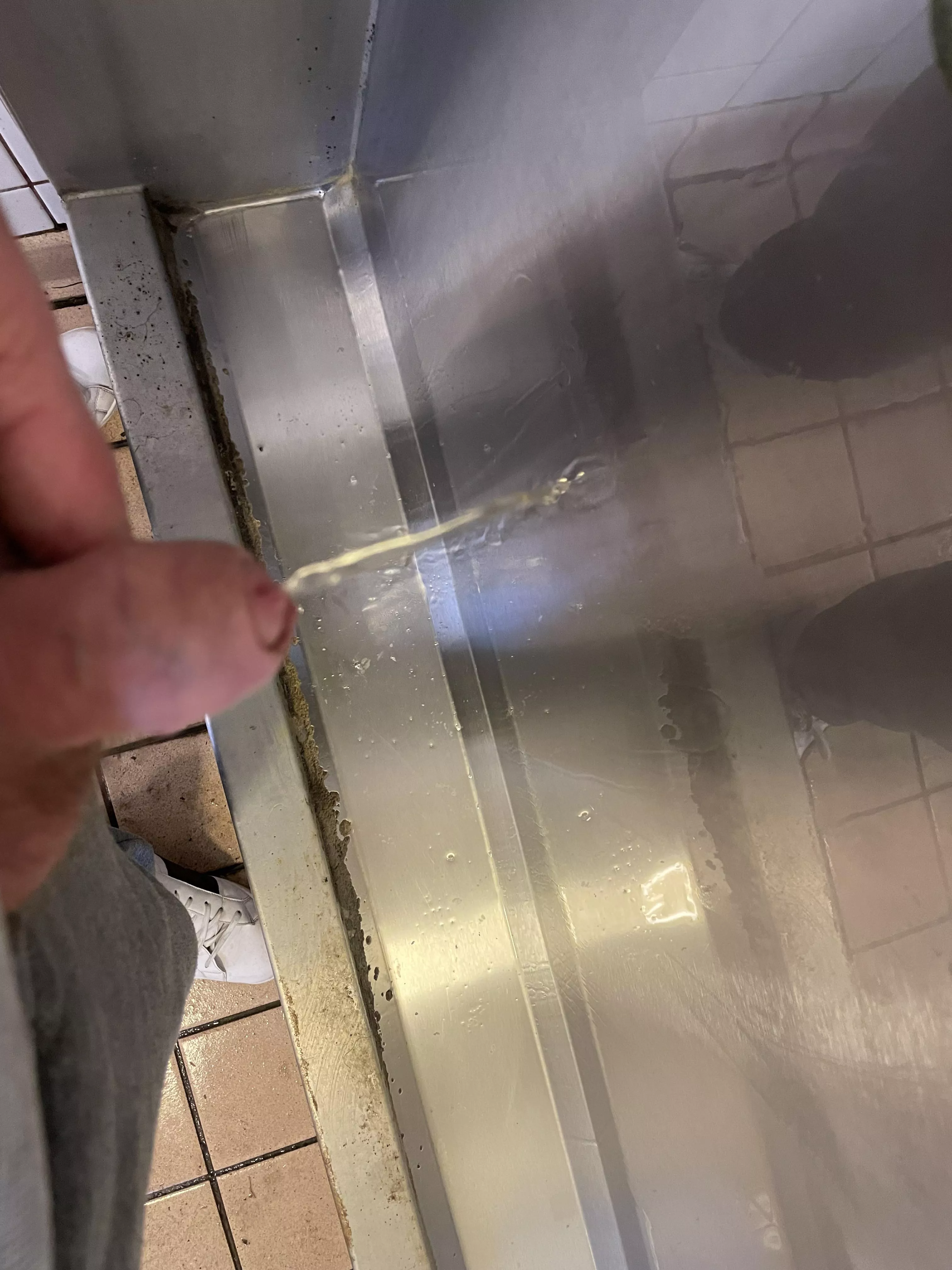 Love seeing the reflection of me pissing