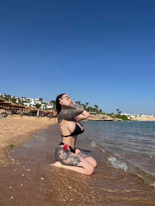 love when the sun caresses my body