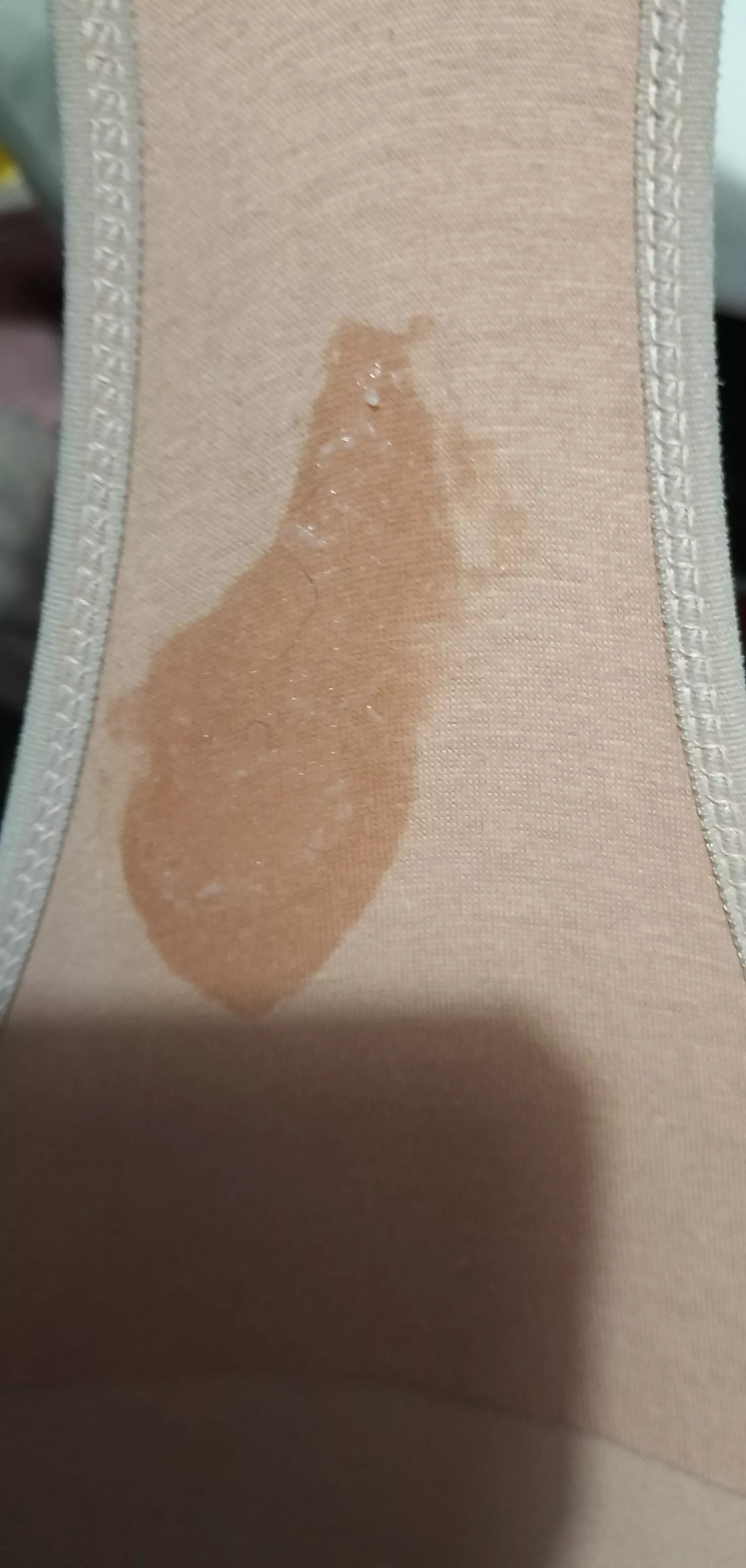 Masturbated and pulled up my panties to catch my cum 🥰