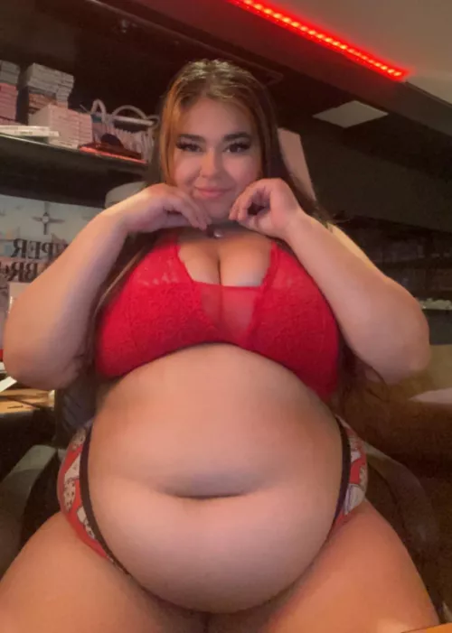 my belly is so round 🐷