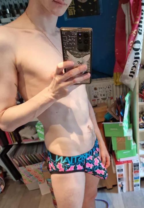 My bulge needs attention 🥺