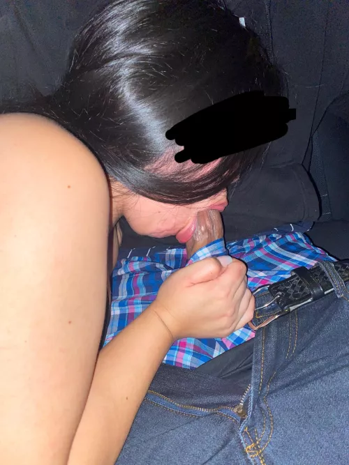 My lovely wife (23f) sucking in the backseat of the car 🔥