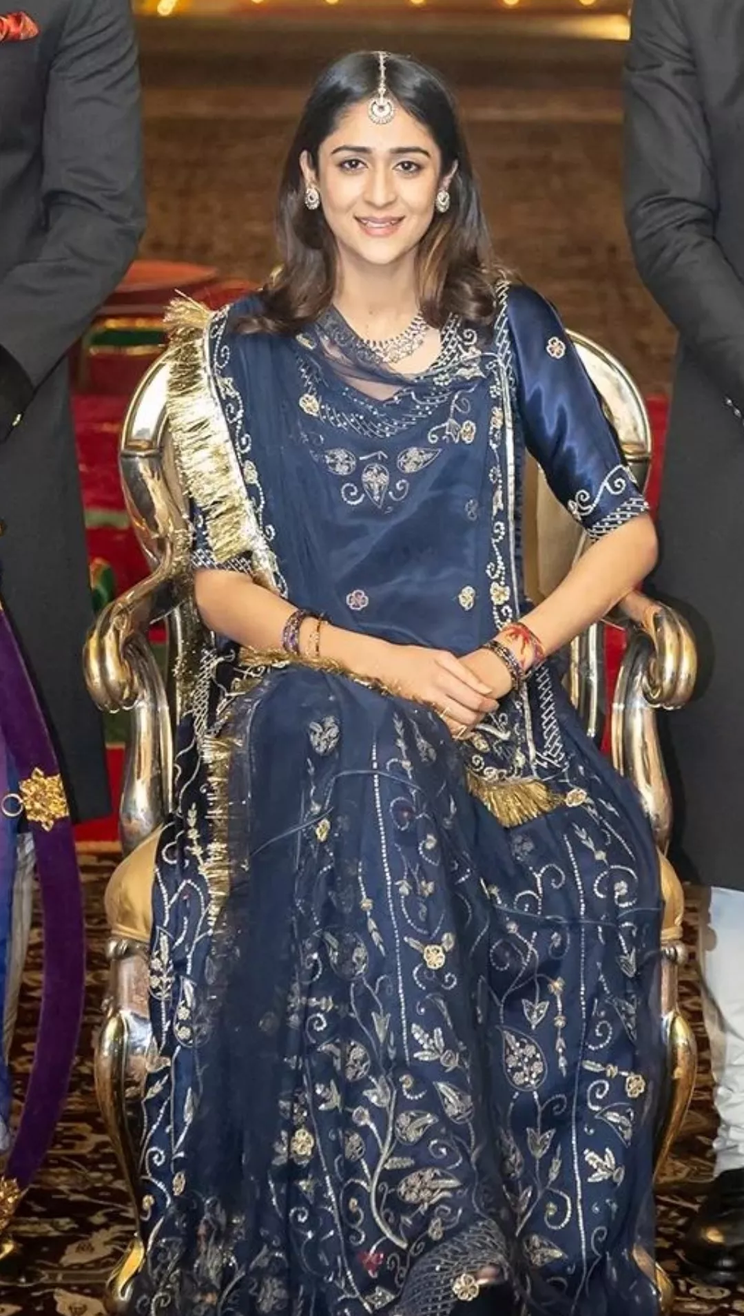 petite bitch ahhh.... iske pic ko nange desi aadmi ki pic k sath collage krke bhejo na DM me.. aao ufff