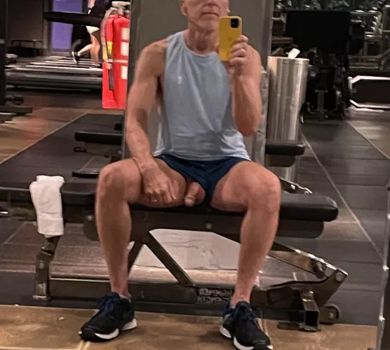 Resting between squat sets (58)