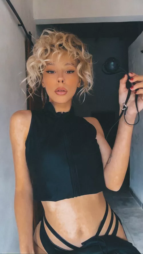 Silence is your best friend. Open your mouth bitch [domme]