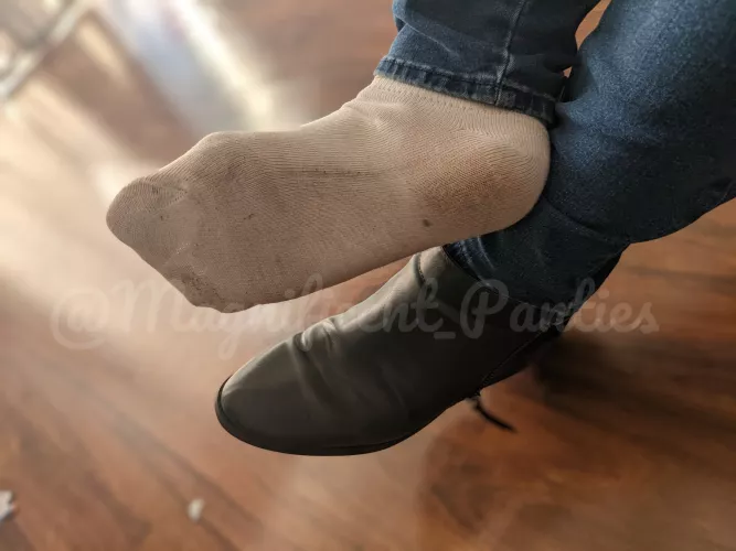 SWEATY & STINKY [selling] Three day wear is these white socks. DM or KIK M3GNIFIC3NT