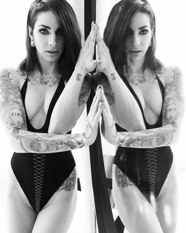 That 'I want you to fuck my face' attitude 😈