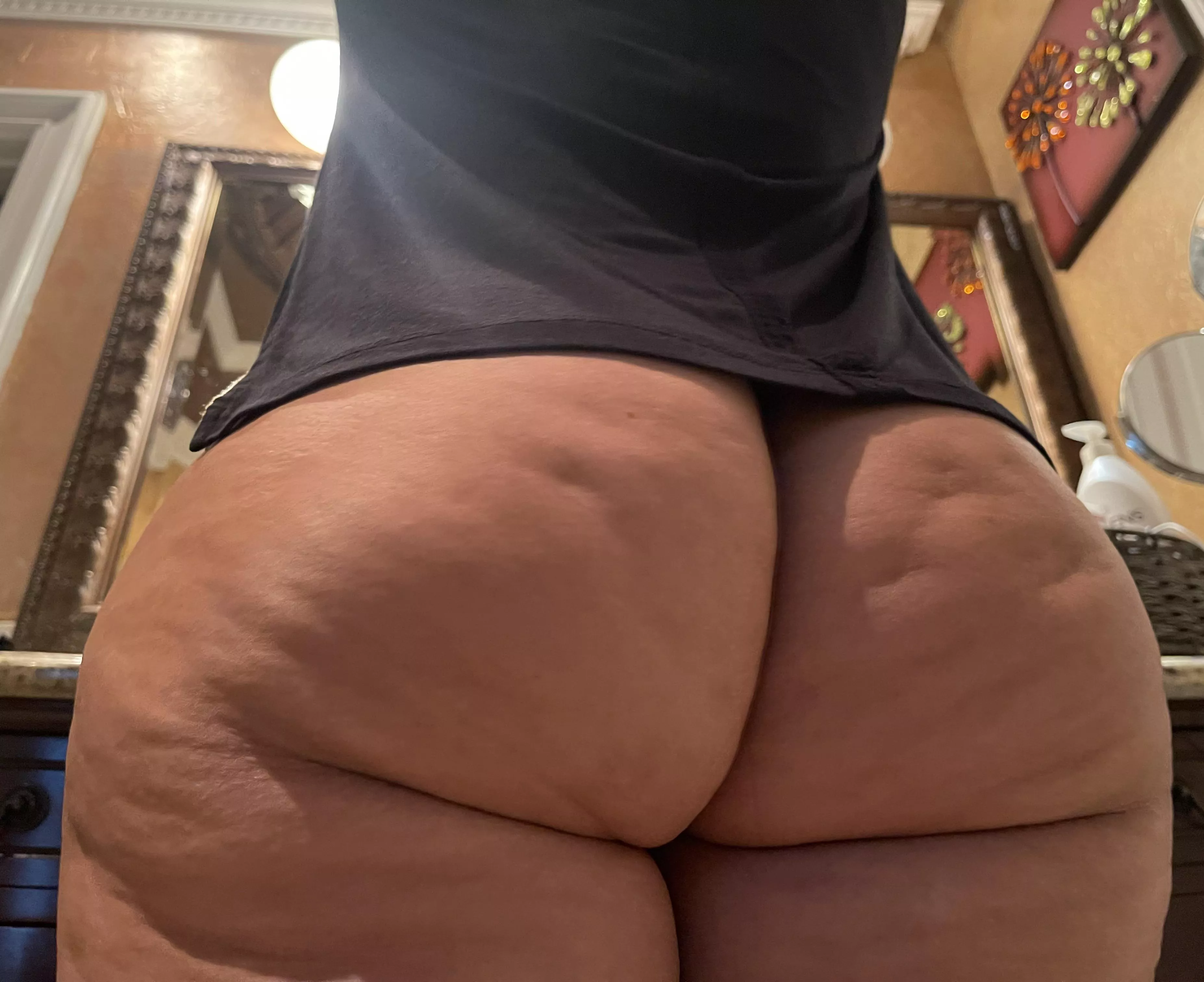 That’s if you like curvy thick Latina milfs.