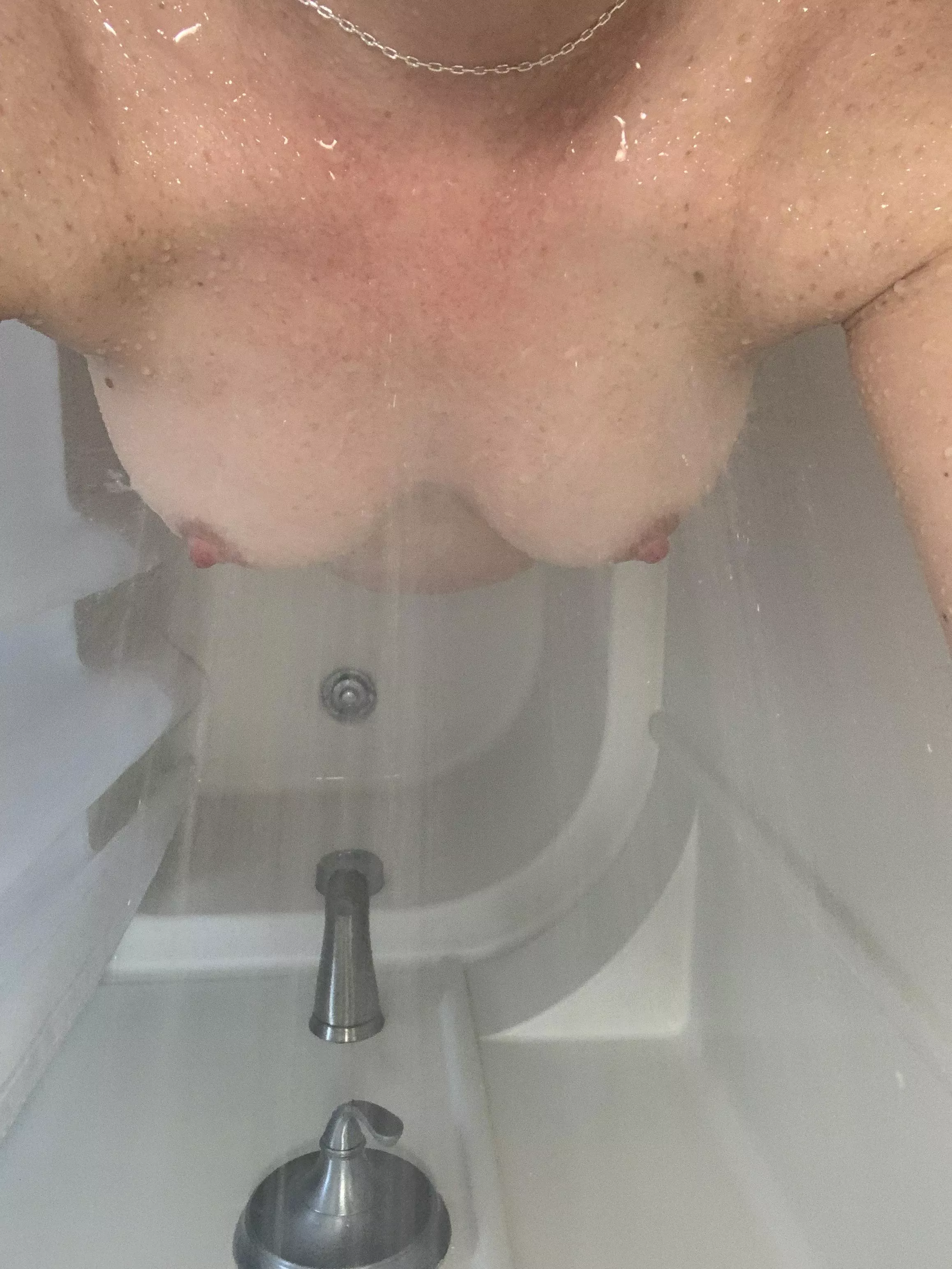 The shower head's view (f)