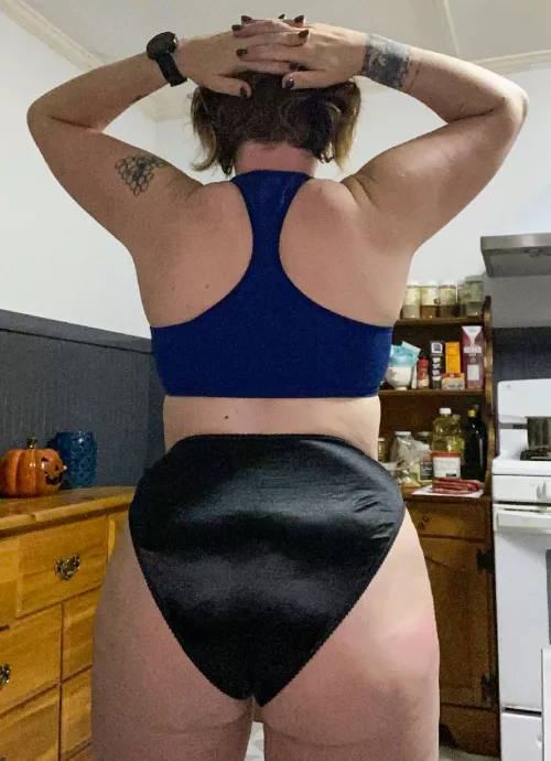 These shiny panties ride up my booty