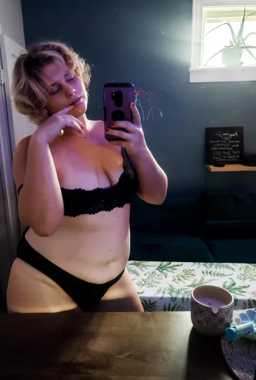 thick waist, pretty face 😘