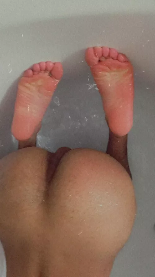 Use my feet as ur plate