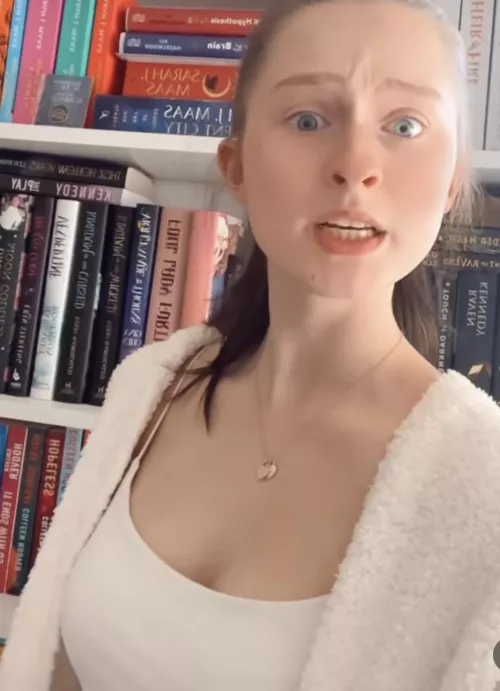 Very mild post more cleavage..and my ‘ what the hell am I thinking face’ but just wanted to show my appreciation to you lovelies while I build up my confidence here 😋🙈😘 19f