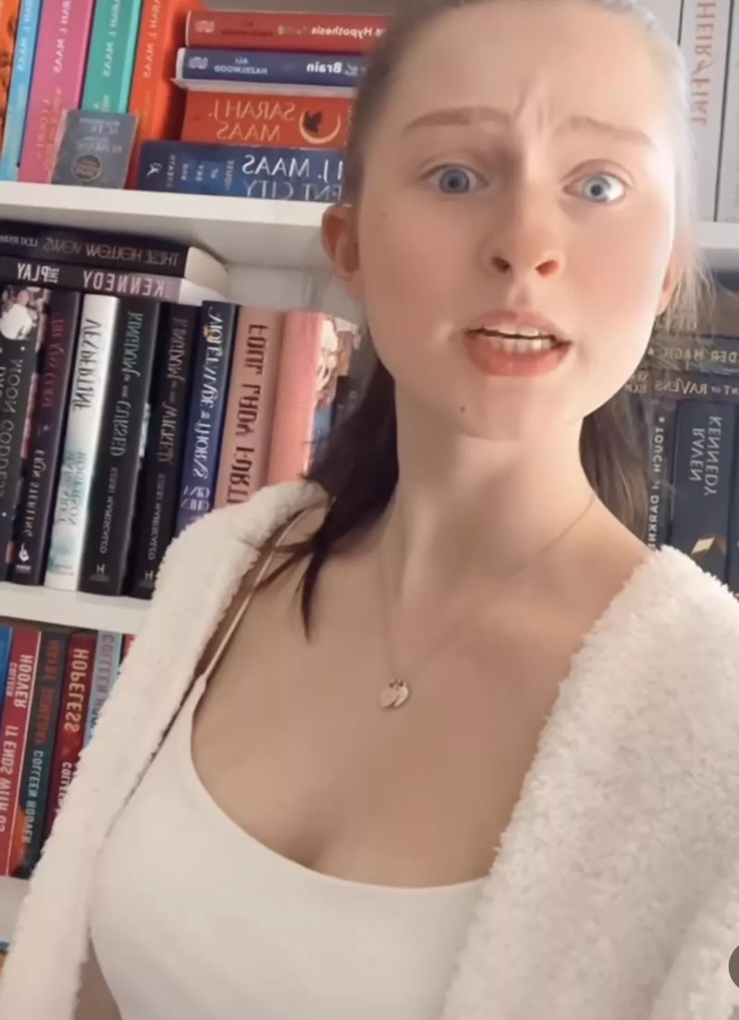 Very mild post more cleavage..and my ‘ what the hell am I thinking face’ but just wanted to show my appreciation to you lovelies while I build up my confidence here 😋🙈😘 19f