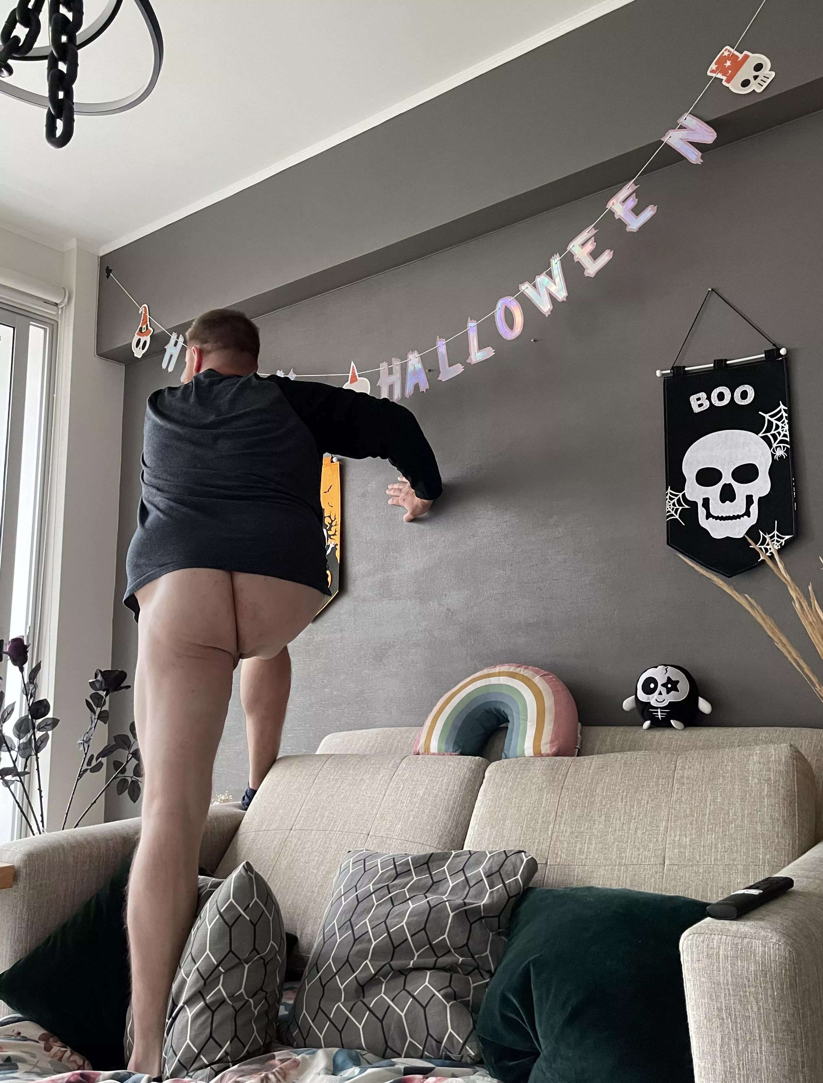 Volunteers to decorate my pumpkin?