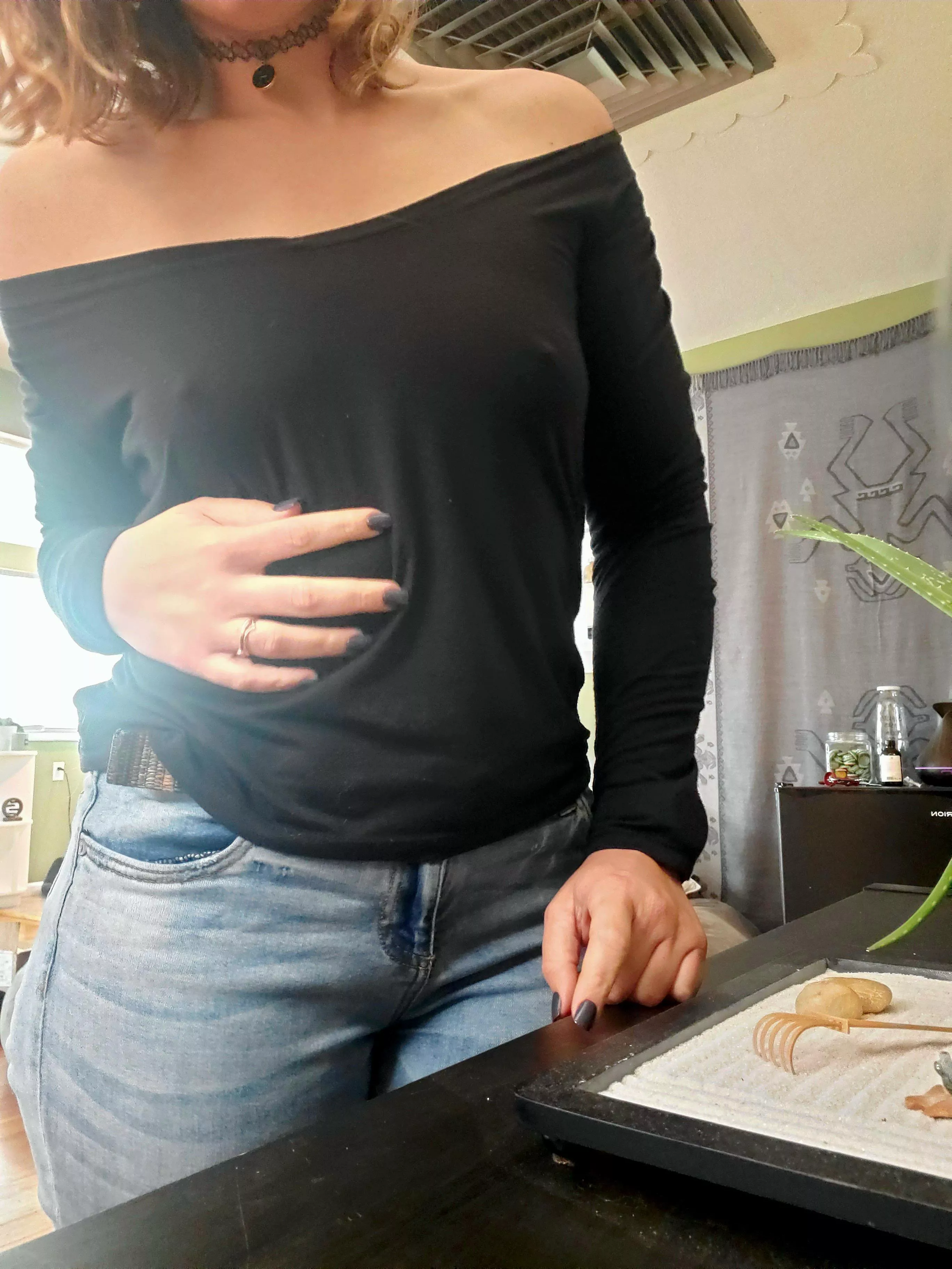 while I'm out with my hubby and he's peaking at other girls...would you peak at me? 😈