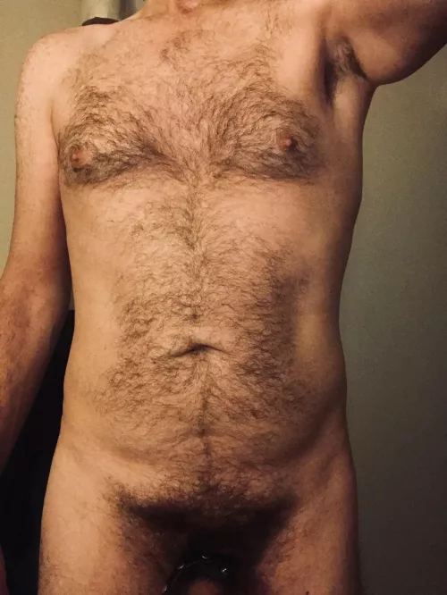 Who wants to cum on my hairy body.