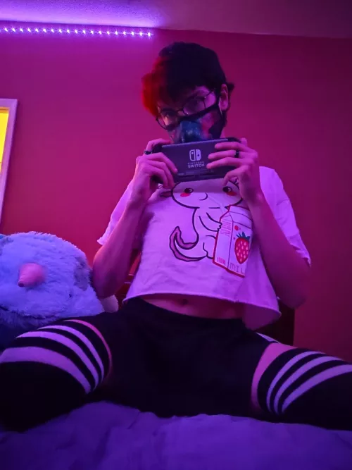 who wants to watch me play Pokemon 😊