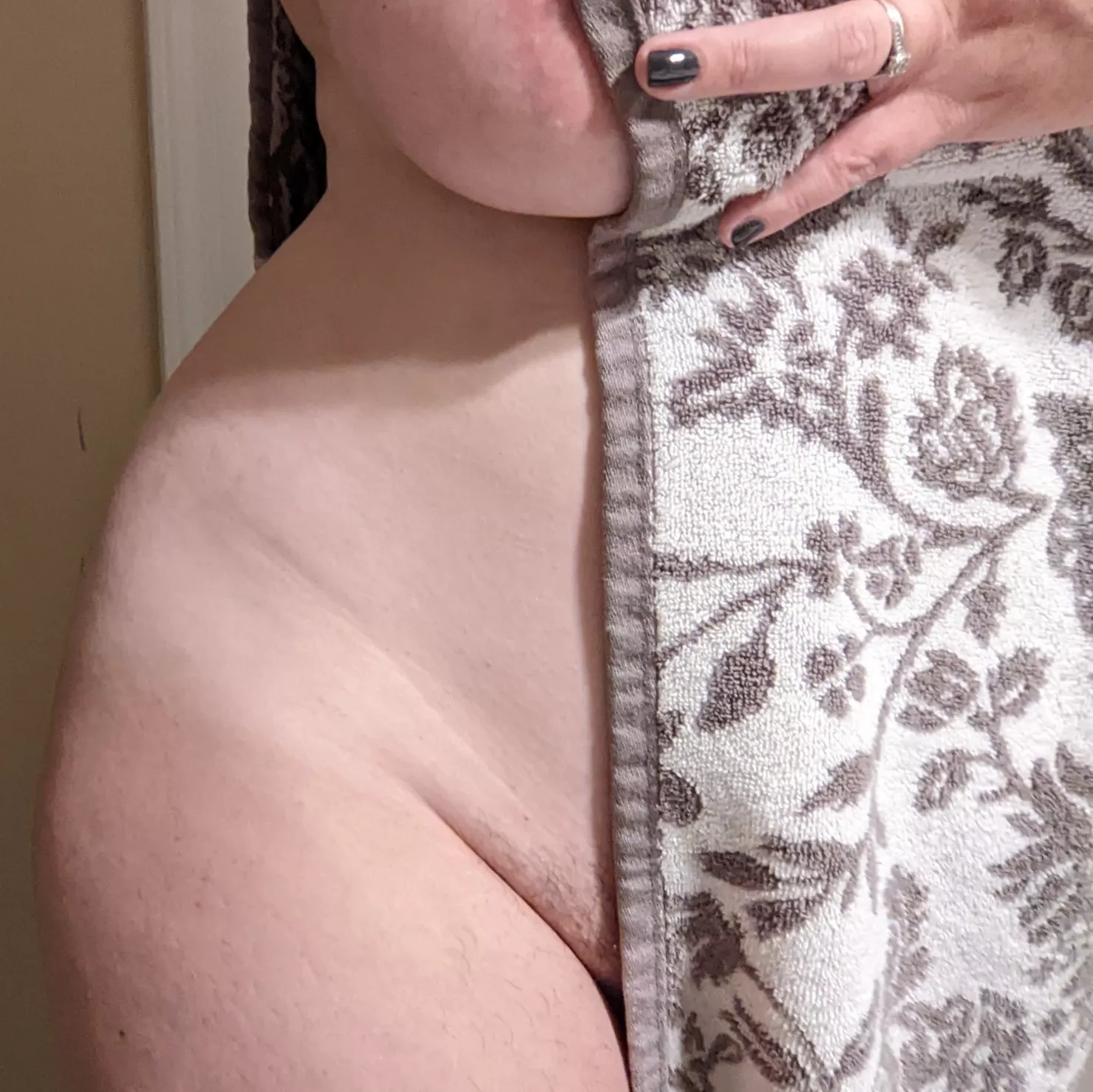 Wifey (40). Like curves? She's got em!