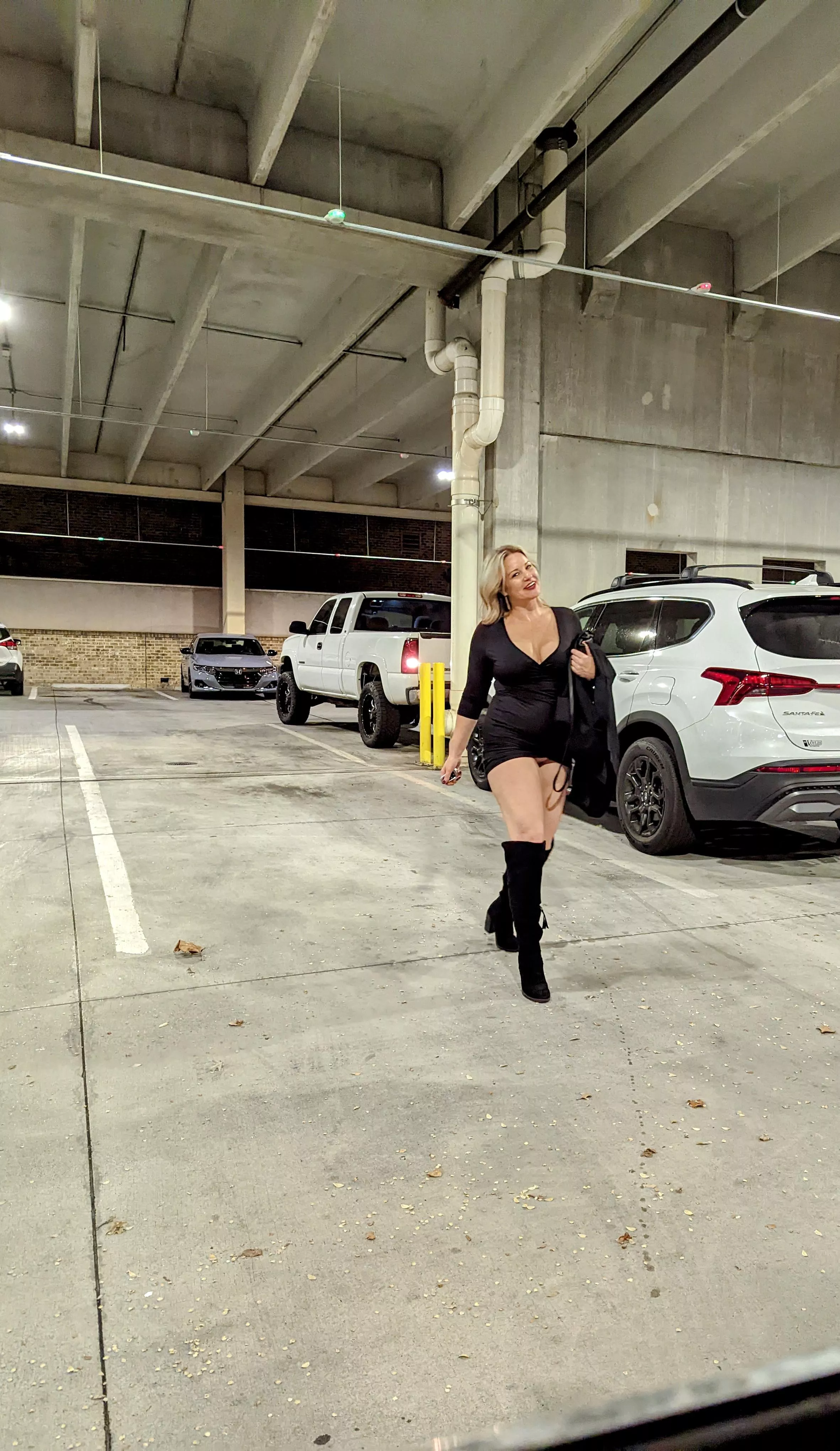 Zoom in 😺🫦 [f]