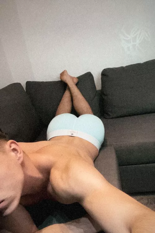 [19] @kolozsi_tomi need a massage