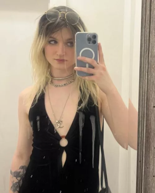 1upv = 4pics in your dm 1 comments=surprise❤️💕💕 kindly pm to get them