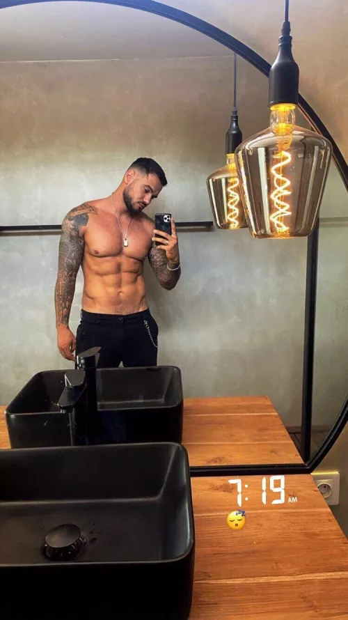 (26) Morning face, and a little bit more