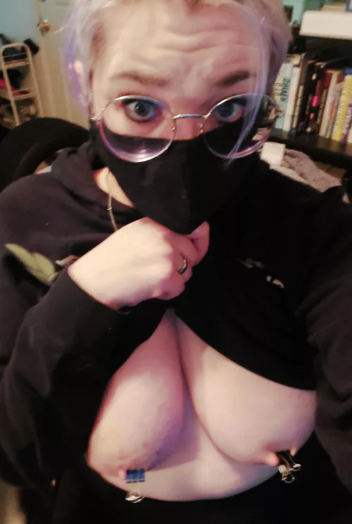 28[F] Daddy says to remember what I am even while I work.