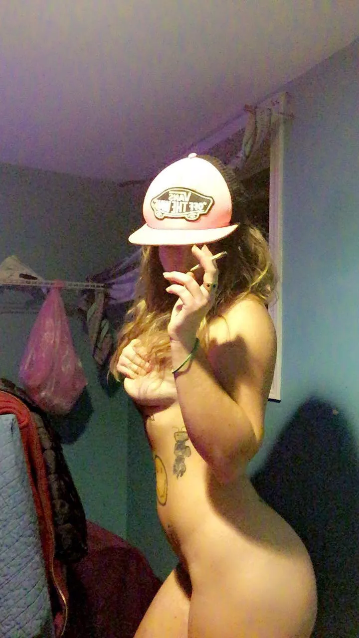 A cold day 🥶 goes for some weed and sex 😈🥵 19f