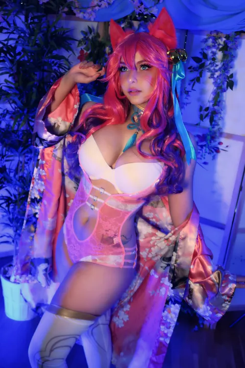 Ahri (League of Legends) by Shermie