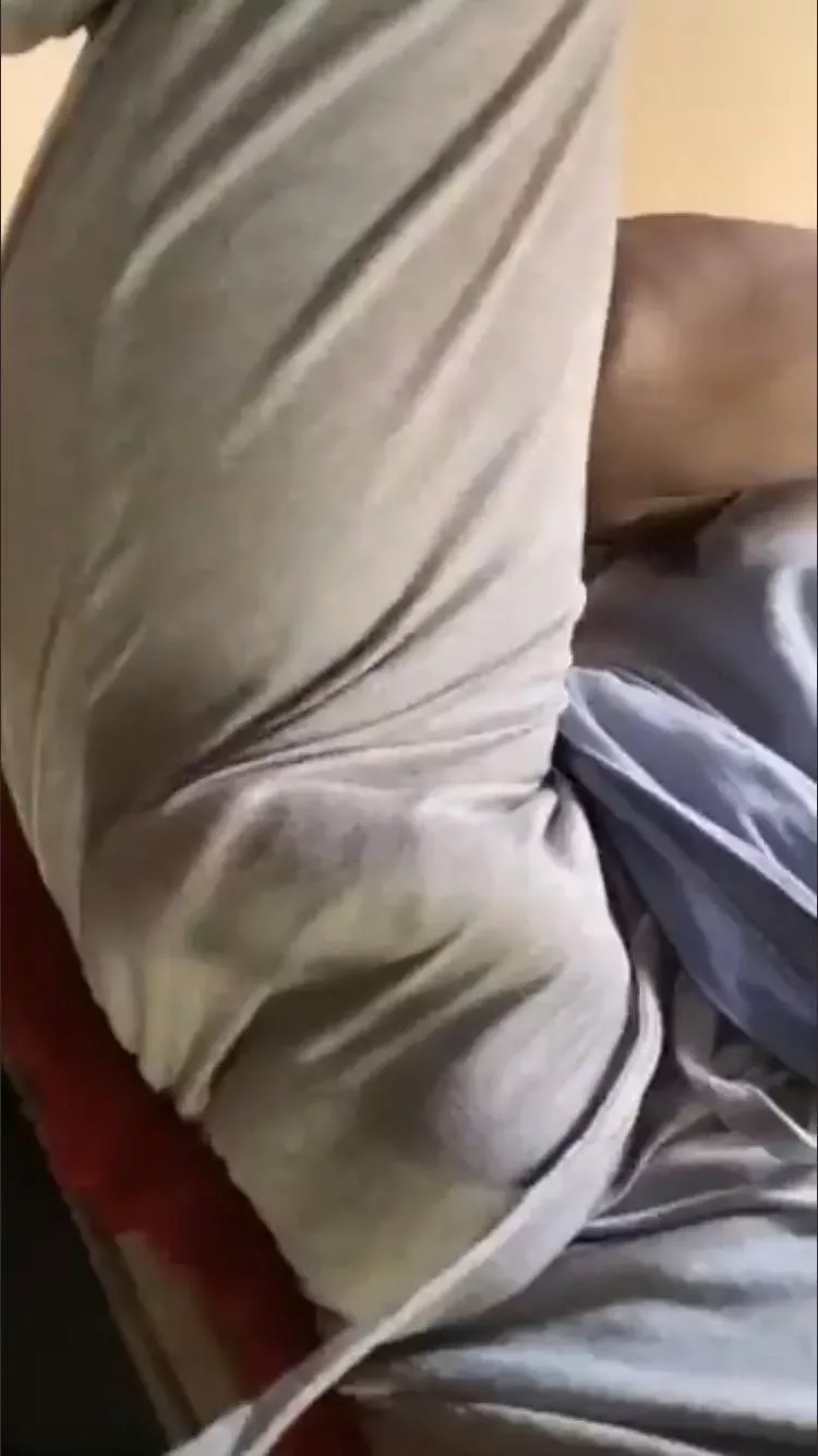 Any sissy’s want to make it hard and help me drench my torso with my cum hmu