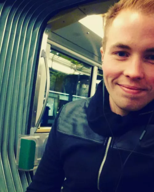 Anyone up for a chat? 22 and bored, need to kill some time!