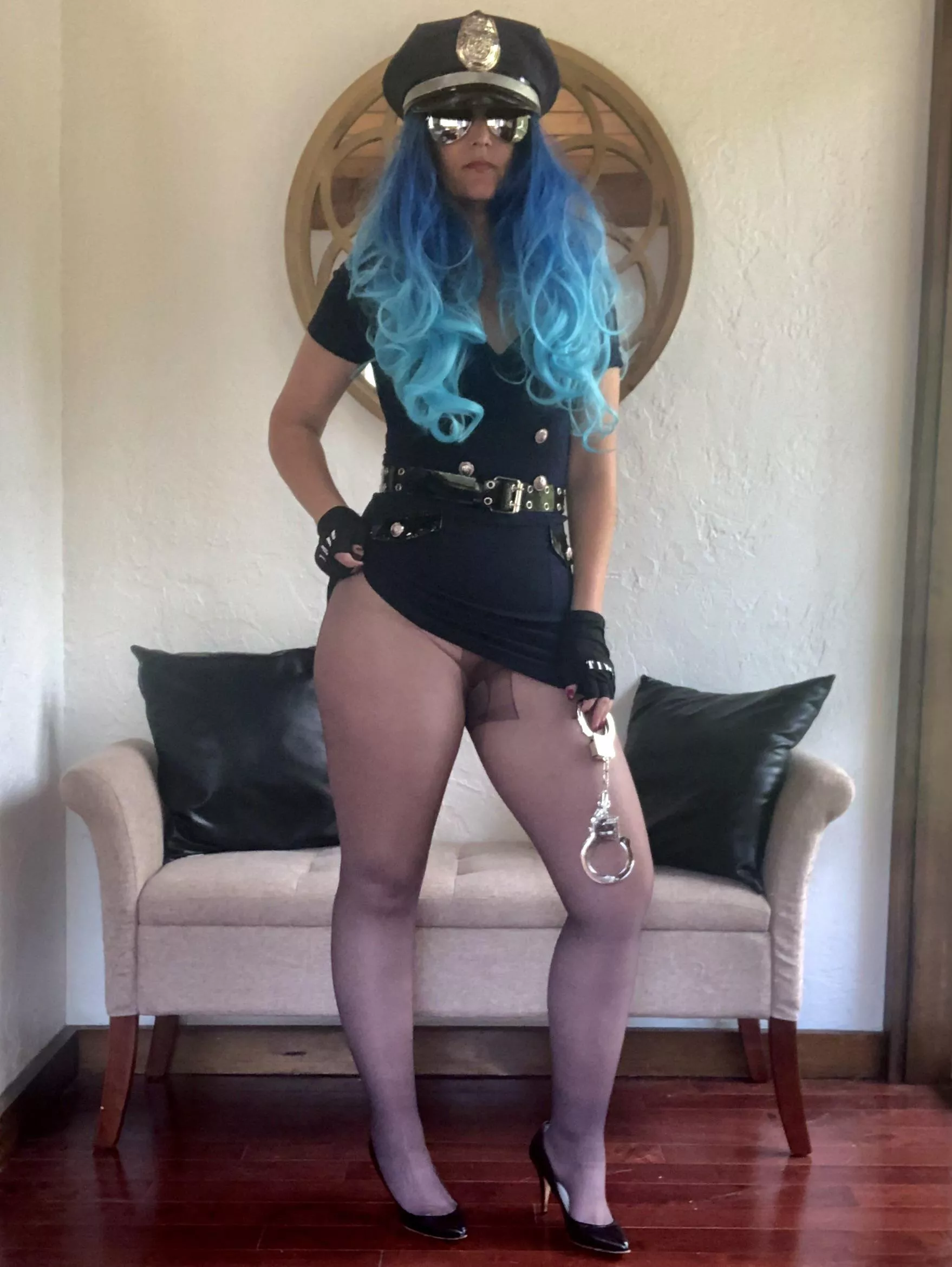 Assume the position 🚔👮🏻‍♀️🚨😈