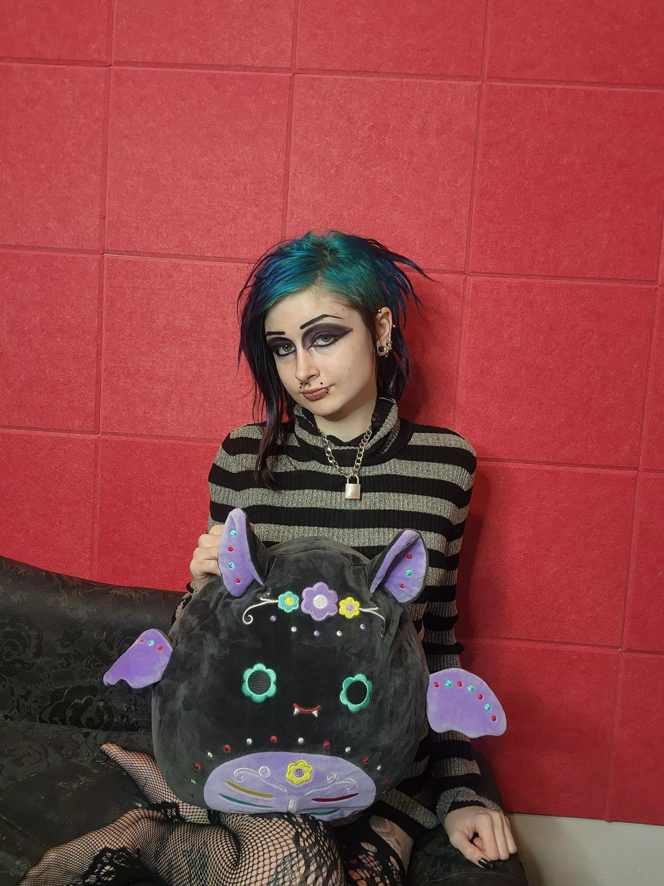 basic goth makeup🖤