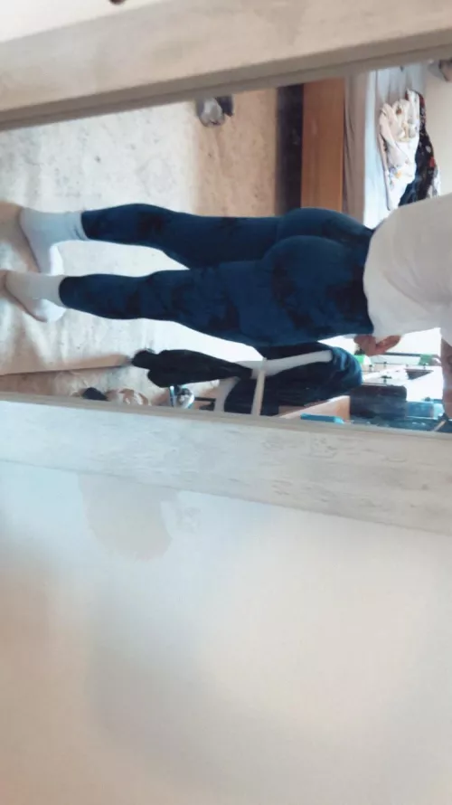 Boy in gym leggings .!